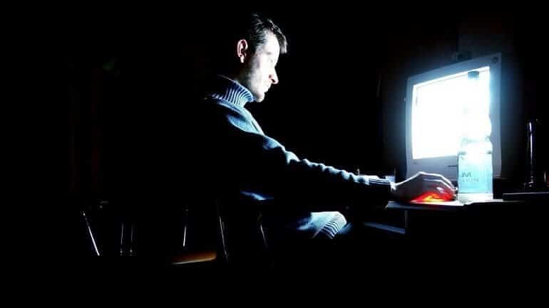 Bilgisayar ekranınıza dikkat! Hackerlar sizi gözetleyebilir. Nasıl mı?