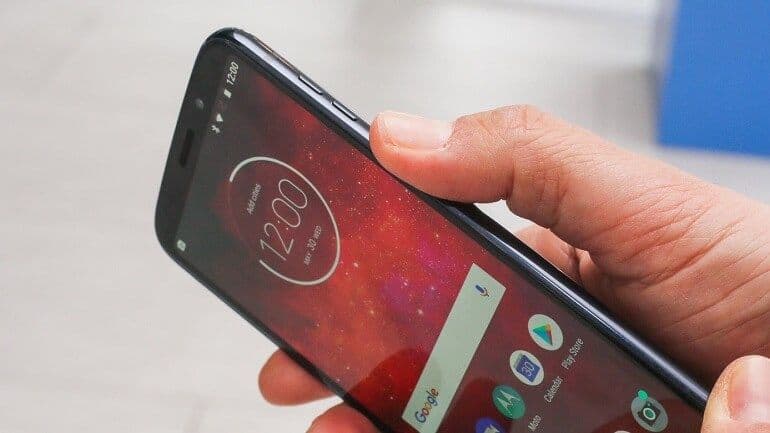 Orta sınıf telefonlardan en iyi batarya ömrüne sahip; Moto Z3 Play