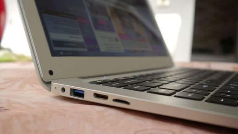 Yeni ekran teknolojisiyle laptopların şarjı 28 saat gidecek